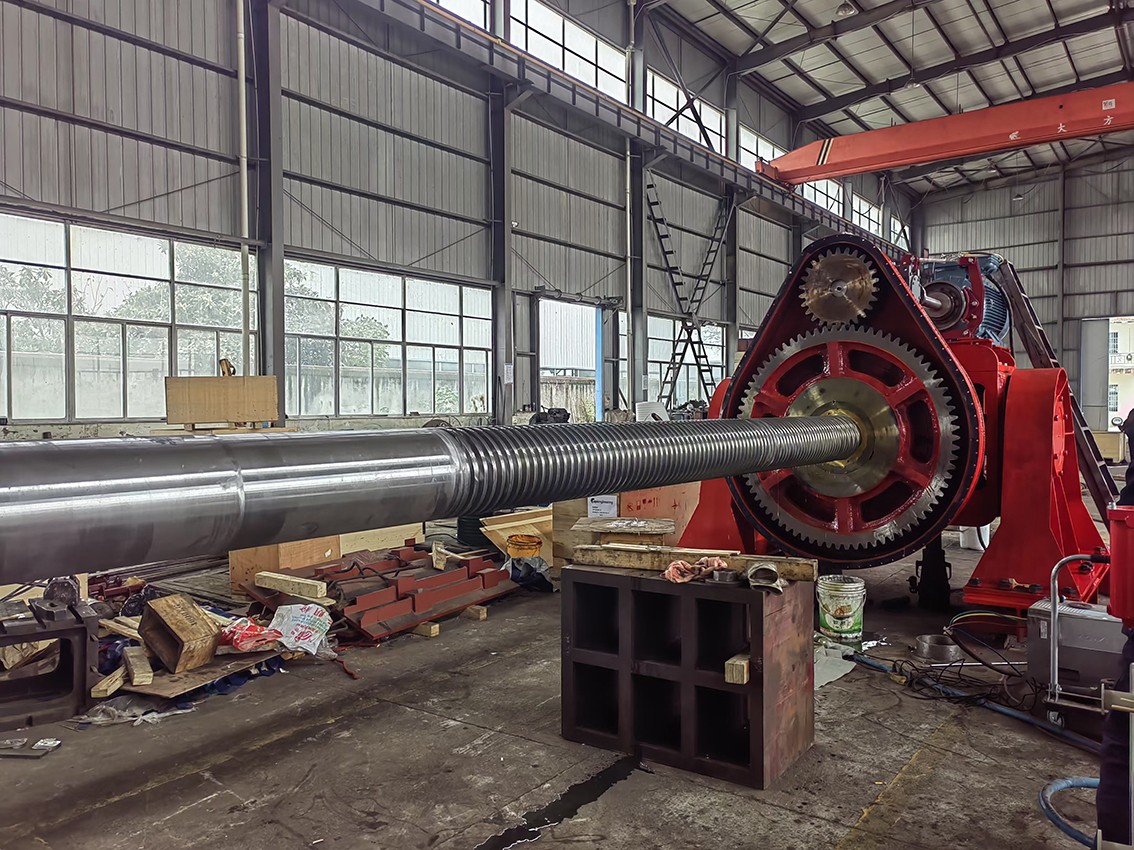 四川世達科技有限公司φ300港口門機變幅機構整機出口新加坡吉寶船廠